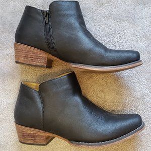 Roper Black Bootie (size 9)